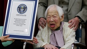 Misao Okawa, world's oldest woman, receiving Guiness World Record